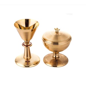 Ciborio y Cáliz en Oferta, Cáliz con Relieve Chapado en Oro y Plata, Hecho a Mano con Latón y Acero de Alta Calidad - Product Image 5