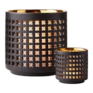 Portavelas Negros con Interior Dorado, Diseño Geométrico Calado, Decoración Moderna para el Hogar, Iluminación Decorativa - Product Image 1