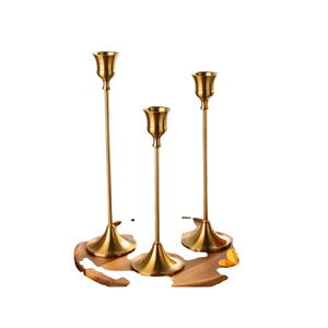 Candélabre de luxe en métal argenté de 105 cm de haut, 5 bras, centre de table élégant pour mariage, porte-bougie de sol en aluminium poli pour événement - Product Image 2