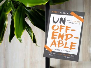 หนังสือปกอ่อน "Unoffendable by Brant Hansen" ที่ขายดีสำหรับผู้ใหญ่ - Product Image 2