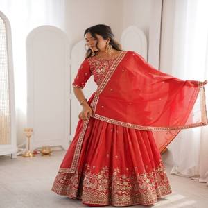 Ensemble Lehenga en Soie Scintillante VASTRA COTTAGE avec Broderie de Fil et de Paillettes, Lehenga à Fort Volume Entièrement Cousu, Collection Choli Non Cousu - Product Image 4