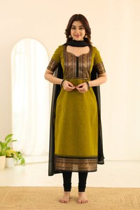 Green Cotton <b>Kurti</b> With Black Dupatta Traditional <b>Indian</b> Pakistani Women's Casual Wear Midi Length Regular Fit - Product Image 3