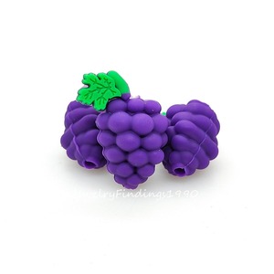 Porte-clés en peluche raisin violet, accessoires de sac en fausse fourrure de lapin, pendentif fruit en peluche, jouet raisin - Product Image 1