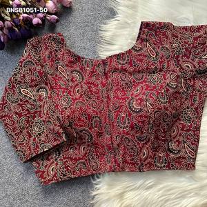 Colección de blusas listas para usar de algodón Ajrakh con diseño estampado de excelente calidad, del último modelo, proveedor de Surat. - Product Image 3