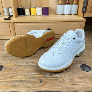 รองเท้าผ้าใบหนังผู้ชายสีขาวแบบลำลองและแบบสปอร์ต พร้อมเชือกผูก รองรับแรงกระแทก ใส่ได้ทุกฤดู สั่งทำได้ - Product Image 4