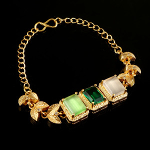 Bracelet à breloques en laiton plaqué or, pierres précieuses en verre vert multicolores, motif feuille, vintage, réglable, fait main, cadeau tendance, unisexe, mariage - Product Image 1
