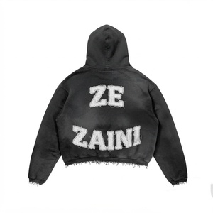 Sudadera con Capucha Oversize Negra de Felpa de Algodón de 400 GSM, con Logotipo Bordado en Chenille Personalizado y Dobladillo Desgastado, Premium - Product Image 1