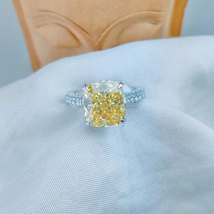 Anillo de compromiso de oro blanco con diamante y cojín amarillo |   Anillo de Novia Moderno y de Lujo |   Regalo de Aniversario de Bodas para Novia o Esposa - Product Image 1
