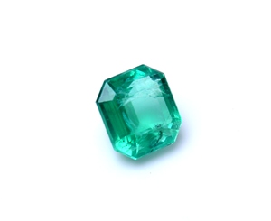 Émeraude naturelle zambienne certifiée IGI de 2,75 carats, taille octogonale facettée, forme libre, 8,5x7,8x5,4 mm, couleur vert vif, pour la fabrication de bijoux - Product Image 2