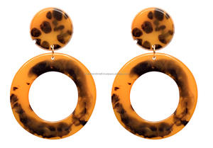 Boucles d'oreilles en résine de couleur personnalisées luxueuses fabriquées à la main pour femmes accessoires de mode hautement polis de haute qualité d'Inde - Product Image 2