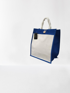 Bolsa de tela de algodón natural sin estampado con asa de cinta de polipropileno, borde azul y cierre de botón para compras y tiendas - Product Image 4