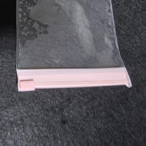 Bolsa de Plástico PE Reciclable Mate Esmerilado con Válvula para Ropa y Prendas Personalizadas, con Logotipo Serigrafiado - Product Image 5