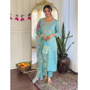 Ensemble Kurti droit brodé en viscose Firoji pour femme, avec pantalon en viscose et dupatta imprimé jacquard, à prix avantageux - Product Image 1