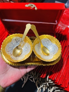 Ensemble de bols en laiton plaqué or et argent KAKA ENTERPRISES, 2 cuillères |   Boîte cadeau en velours royal de conception allemande moderne, faite à la main et légère - Product Image 4