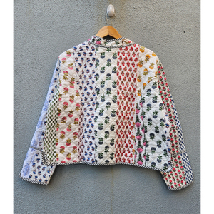 Veste en coton matelassée réversible faite à la main, patchwork floral vintage, manteau pour femme, vêtement d'extérieur respirant, cadeau pour elle - Product Image 6