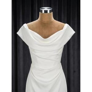 Elegante Vestido de Novia de Satén Clásico Color Marfil con Hombros Descubiertos, Estilo Tubo, Diseño Drapeado hasta el Suelo, Tallas Grandes - Product Image 3
