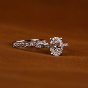 Anillo de Compromiso de Oro Sólido de 14k con Diamante de Laboratorio de Corte Ovalado y Juego de Anillos a Juego, Joyería Fina Nupcial Minimalista, al Mejor Precio - Product Image 3