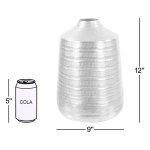 Vase décoratif en métal de style designer pour la présentation sur table, accent de décoration contemporaine pour la maison - Product Image 3