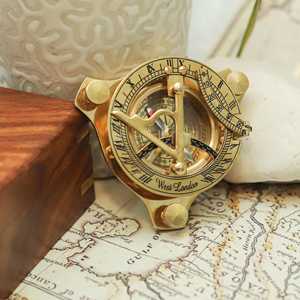 Boussole solaire en laiton personnalisée avec boîte en bois de rose, cadeau nautique gravé, boussole solaire en laiton vintage artisanale, coffret cadeau - Product Image 4