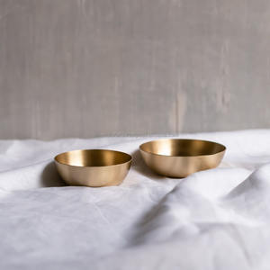 Lot en gros de bougeoirs vintage en laiton et aluminium, petits et grands supports votifs en métal pour les entreprises de location d'événements - Product Image 4