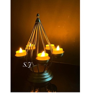 Porte-bougie pilier vintage en laiton, grand chandelier au design rustique et industriel, centre de table pour anniversaire, Diwali, ou dîner - Product Image 1