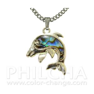 สร้อยคอรูปปลาโลมาเปลือกหอย Paua พร้อมโซ่โลหะ - Product Image 1