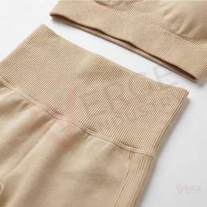Ensemble de yoga 2 pièces pour femmes, haut court côtelé sans couture beige à dos nageur et leggings taille haute - Product Image 5