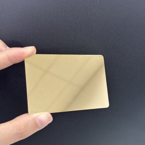 Carte de membre personnalisée de luxe en acier inoxydable doré avec logo imprimé en sérigraphie noire - Product Image 5