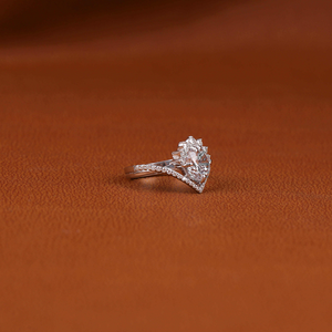 Anillo de Compromiso de Oro Blanco de 14K con Halo Redondo de Moissanita VVS1 Color D, Anillo Nupcial con Corona Floral para Mujer - Product Image 6
