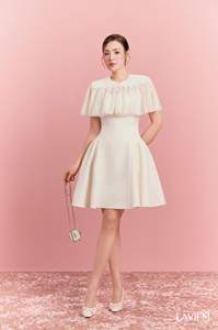 Ensemble robe élégante pour femme avec cape en dentelle blanc laiteux et bretelles larges |   Ensemble Velia pour les événements de réception formels |   LAVIEM - Product Image 2