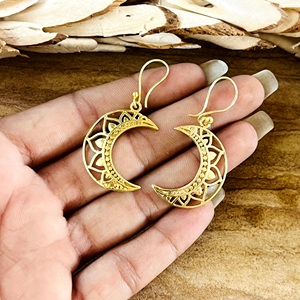 Pendientes de Diseño Único Boho Luna Tribal de Latón para Mujer, Chapados en Oro de 18k, Colgantes de Luna Creciente Celestial, Venta al por Mayor/OEM/ODM - Product Image 5