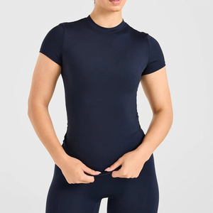 Camiseta de punto de manga corta para mujer con logo personalizado al por mayor, de color liso, ajuste ceñido, transpirable y que absorbe la humedad, top de moda. - Product Image 1