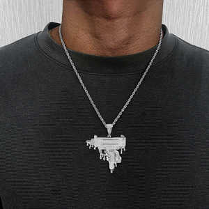 Pendentif en argent moissanite style hip-hop en forme de pistolet Uzi pour homme, design pistolet cool - Product Image 3