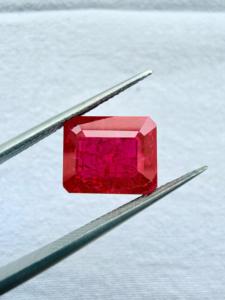 Pierre précieuse rubis rouge foncé de qualité supérieure pour boucles d'oreilles, provenant d'un fournisseur indien au meilleur prix. - Product Image 1