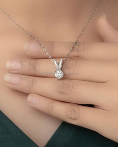 Pendentif diamant rond en or blanc – Collier solitaire élégant et luxueux pour femme, cadeau idéal pour mariage et anniversaire - Product Image 1