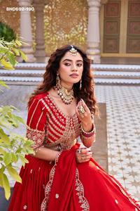 Tenue de mariage, dernière collection de designer, Lehenga-Choli et Dupatta en Vichitra lourd avec broderie de sequins, exportateur de mode féminine - Product Image 3