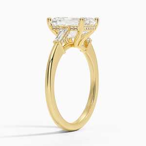 Anillo de compromiso adornado con moissanita de corte esmeralda de tres piedras en forma de baguette, chapado en oro de 14K, certificado GRA. - Product Image 2