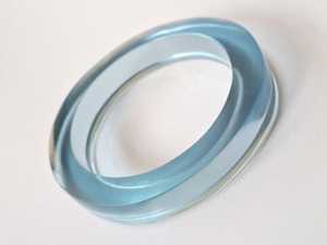 Bracelet en résine Fakelite ondulée style sculpté moderne personnalisé, bijoux artisanaux MS sur mesure du Uttar Pradesh - Product Image 3