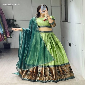 Ensemble Lehenga-Choli et Dupatta en soie traditionnelle indienne, dernier modèle, avec bordure tissée Kalamkari et broderie Zari, tenue ethnique - Product Image 1