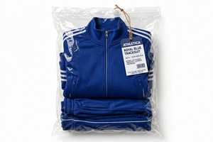 Conjunto Deportivo Unisex de Invierno, Sudadera con Capucha Gruesa y Pantalones Deportivos, Corte Regular, Logotipo Frontal - Product Image 6