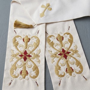 Étole d'église rectangulaire blanche brodée avec franges dorées et pompons pour la liturgie, vêtement liturgique personnalisé - Product Image 6