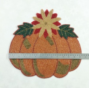 Set de table en forme de citrouille perlé à la main avec fleur de poinsettia, décoration de table pour la récolte d'automne, décoration de table pour Thanksgiving et Noël - Product Image 4