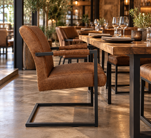 Chaise de salle à manger en cuir marron rembourrée avec accoudoirs, structure en métal industriel, cantilever, mobilier de salle à manger moderne - Product Image 1