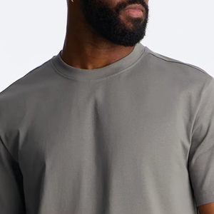 Camiseta de Manga Corta para Hombre, Estilo Urbano Minimalista, Color Gris Humo, con Logotipo Personalizado en el Pecho, Premium, Casual, Corte Relajado, para Uso Diario - Product Image 5