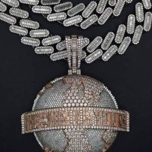 จี้เพชรโมอิสซาไนต์รูปตัวอักษรสไตล์ฮิปฮอปสีเงินแบบกำหนดเองสำหรับผู้ชาย เครื่องประดับแบบ Iced Out เหมาะเป็นของขวัญวันเกิด ผ่านการทดสอบแล้ว - Product Image 1