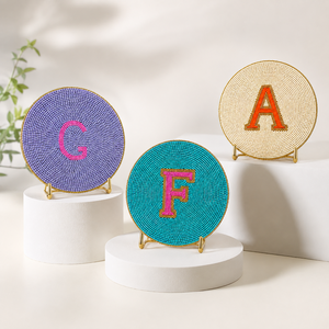 SSTRINGZ Sous-verre perlé personnalisé fait main avec monogramme, alphabet sur mesure, perles de rocaille rondes, sous-verre pour boisson, forme géométrique - Product Image 3