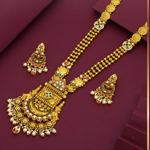 Conjunto de joyería Rani Haar de oro antiguo con incrustaciones de rubí y esmeralda y perlas. Elegante collar largo con pendientes jhumka a juego. - Product Image 3
