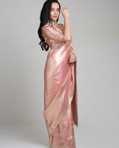 Sari de Seda Rosa Tradicional y Elegante KV con Borde Bordado, para Bodas y Fiestas, Largo hasta el Suelo, Corte Regular, Reversible - Product Image 4