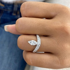 Anillo de Plata 925 con Moissanita Brillante de 1.00CT, Corte Marquesa, Diseño Elegante, Ideal para Regalo de Compromiso para tu Pareja - Product Image 5