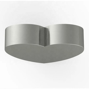 Urna Conmemorativa en Forma de Corazón de Metal Plateado con Acabado Satinado Suave para Guardar Cenizas de Seres Queridos - Product Image 3